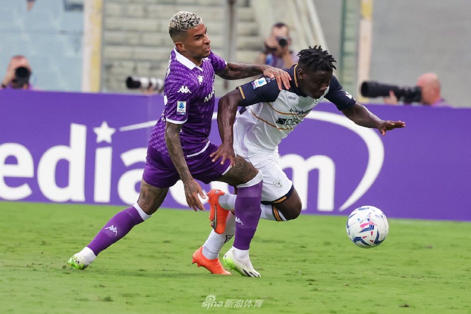 全队在攻防 全队在攻防