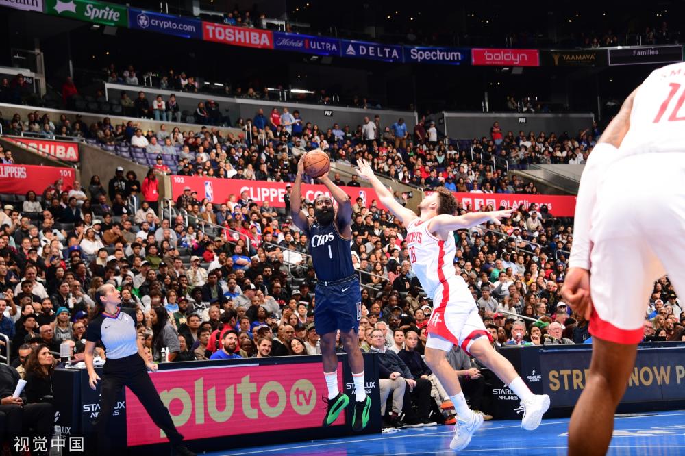 崭露头角的 崭露头角的